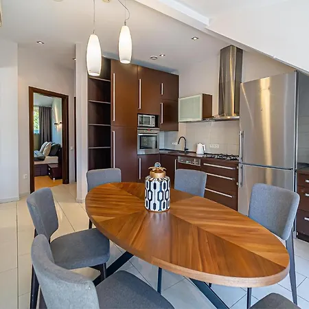 Grand With Air Conditioning