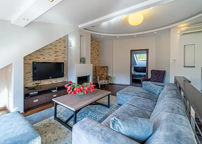 Grand With Air Conditioning